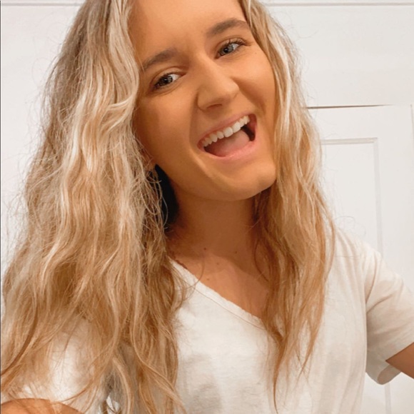 Meet your Posher, Mackenzie - Picture 2 of 2